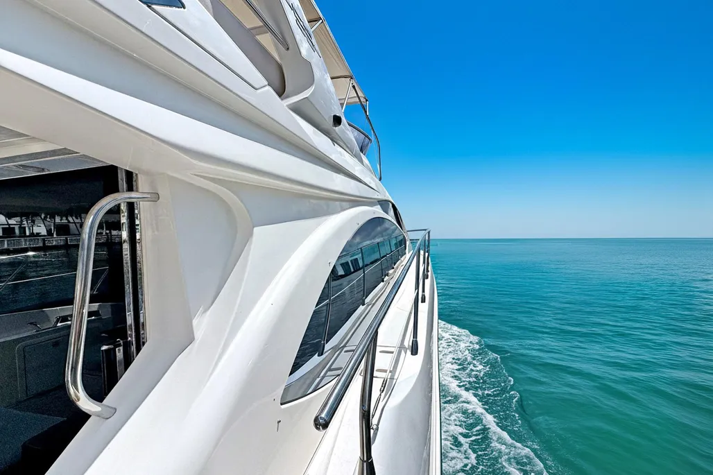 Yacht Photo 13